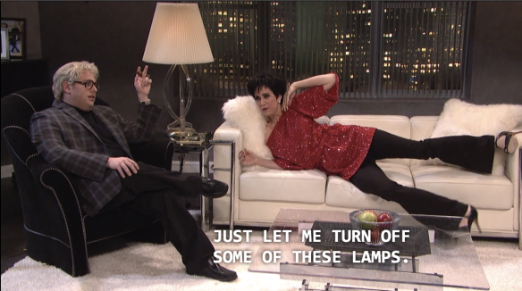 Liza Minnelli Tries to Turn Off a Lamp Kristen Wiig SNL 